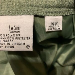3 piece Size 14 W Le Suit business work suit. NWT